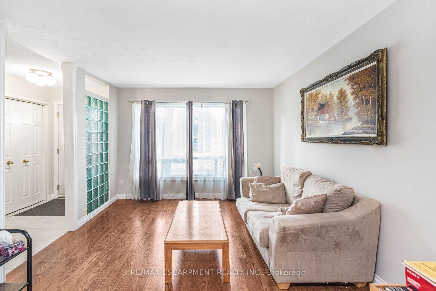 28 RIVERDALE Drive • Hamilton, ON photo 4