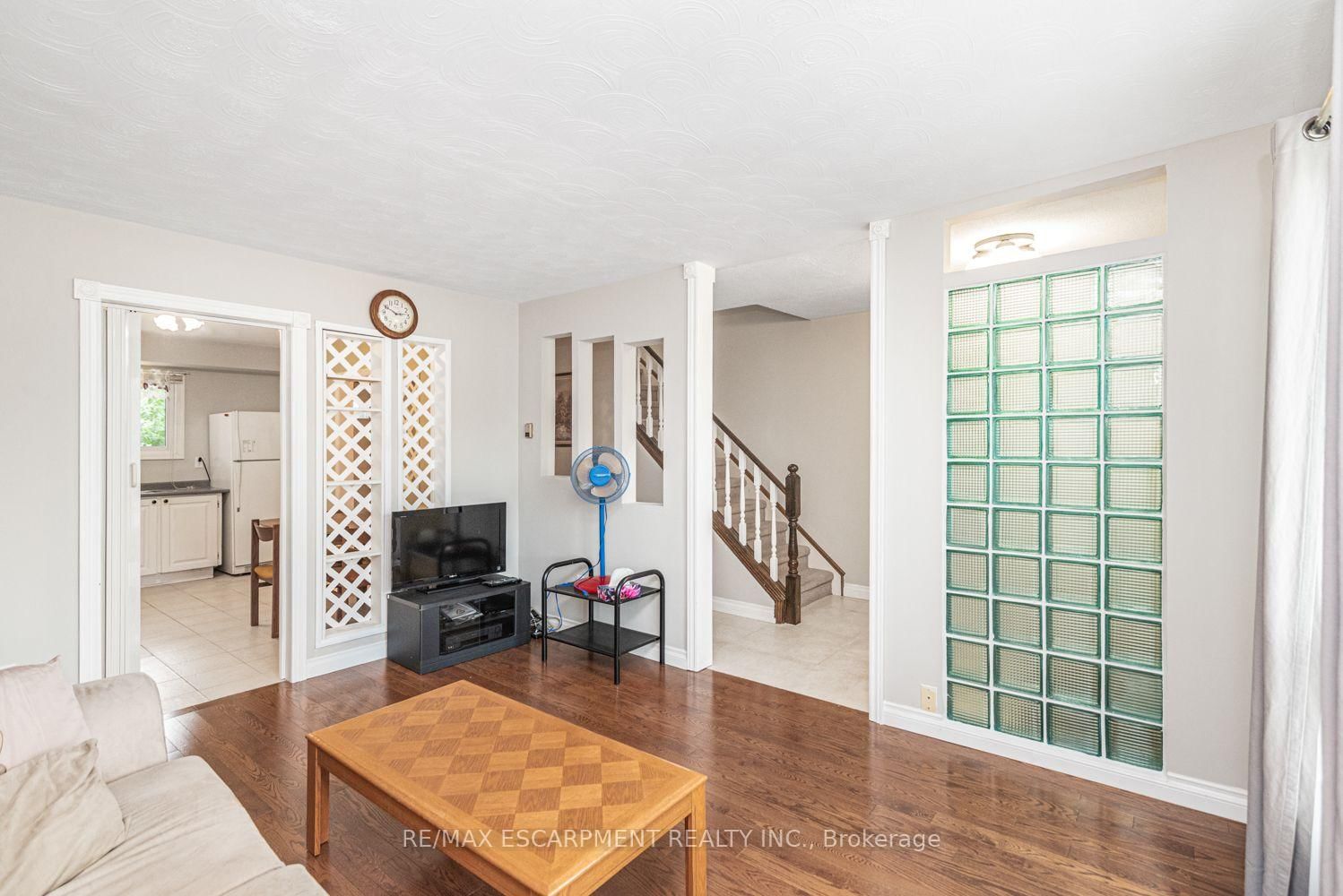 28 RIVERDALE Drive • Hamilton, ON photo 5