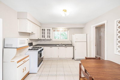 28 RIVERDALE Drive • Hamilton, ON photo 6