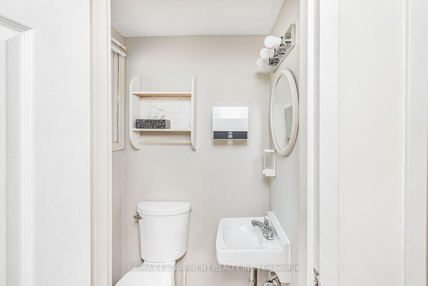 28 RIVERDALE Drive • Hamilton, ON photo 9