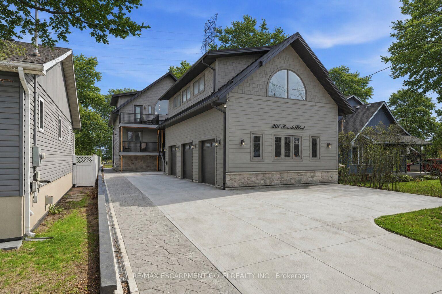 207 BEACH Boulevard • Hamilton, ON photo 1