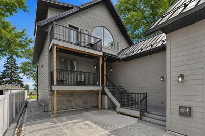 207 BEACH Boulevard • Hamilton, ON photo 3