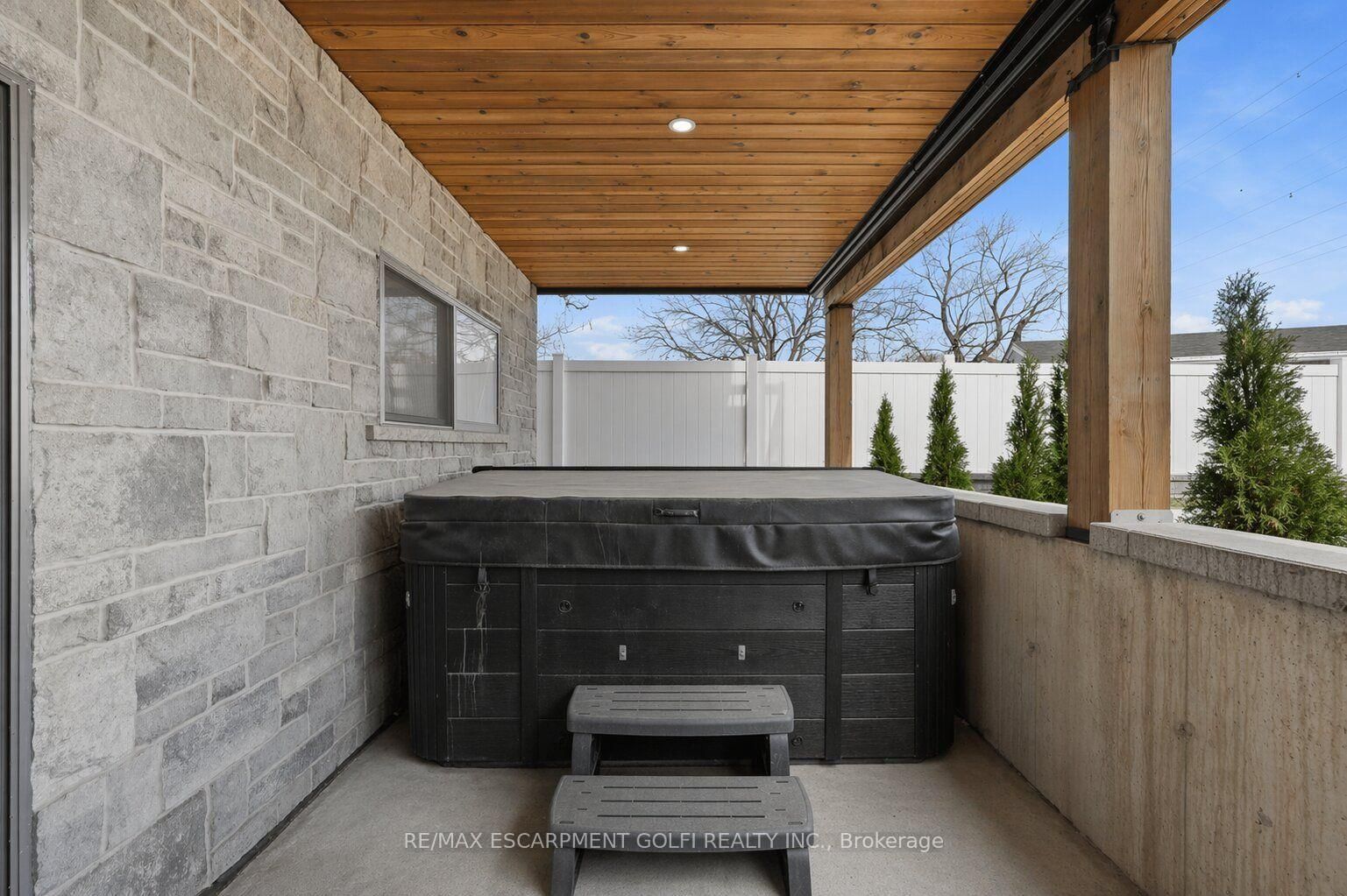 207 BEACH Boulevard • Hamilton, ON photo 37