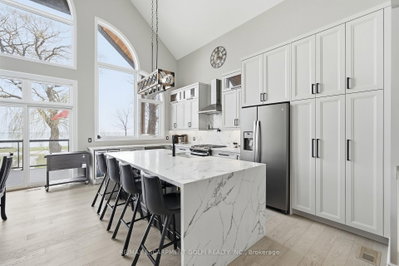 207 BEACH Boulevard • Hamilton, ON photo 8