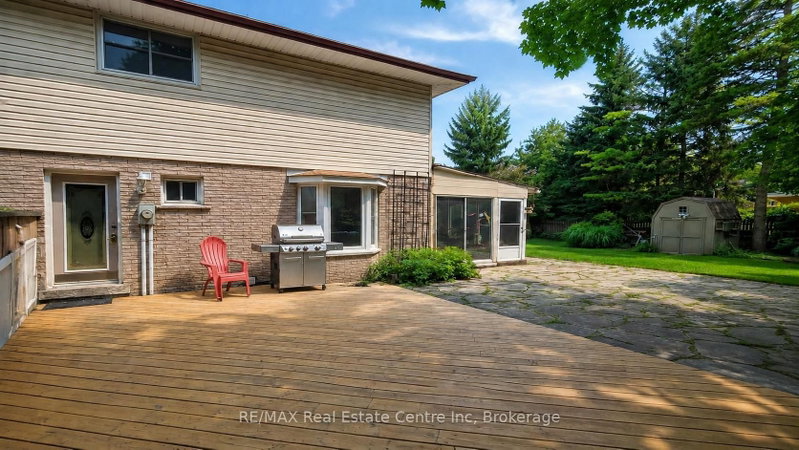 27 ELMHURST Crescent