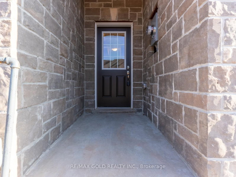 93 PINOT Crescent