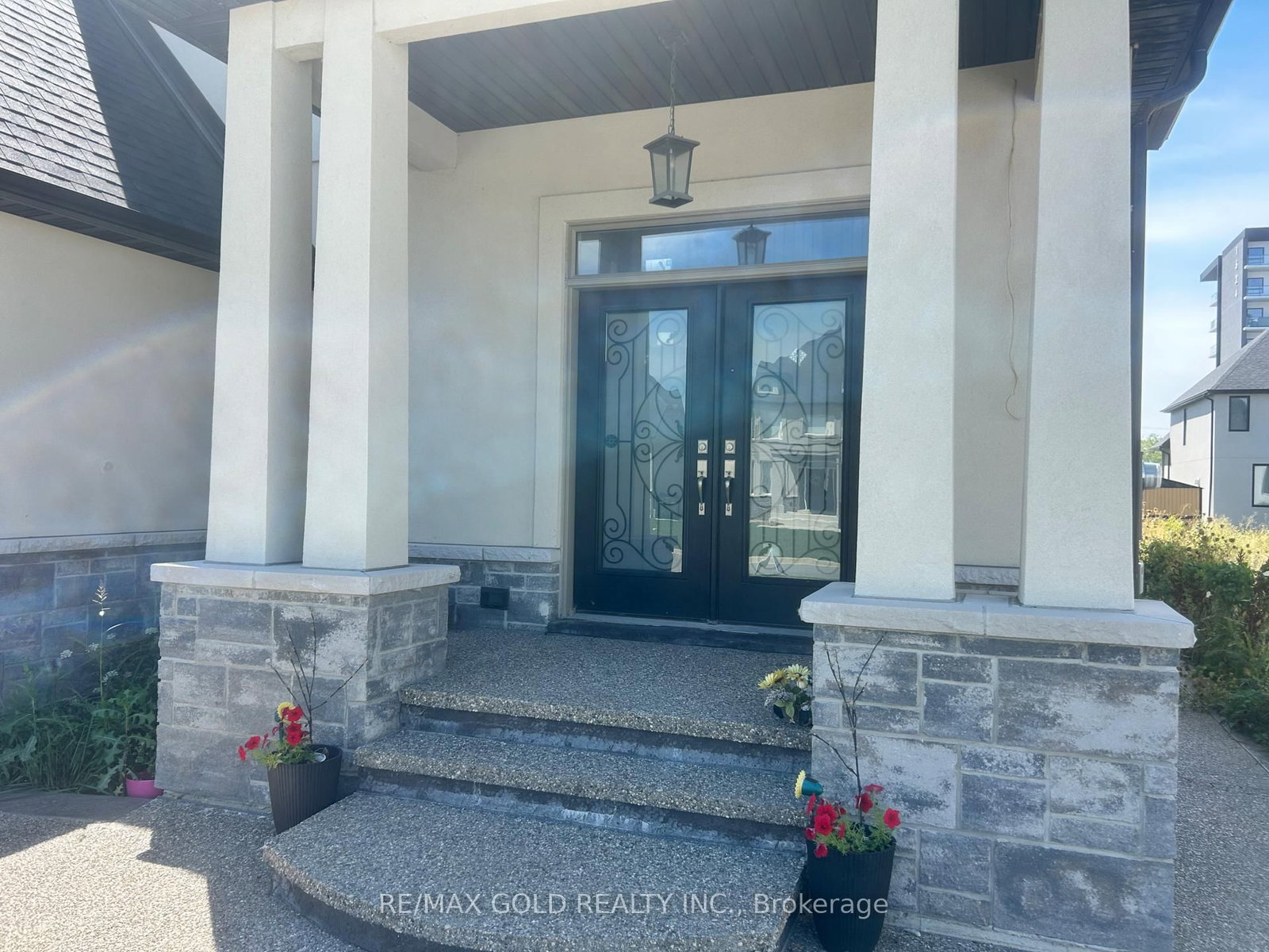 1643 Virtue Lane • Windsor, ON photo 3