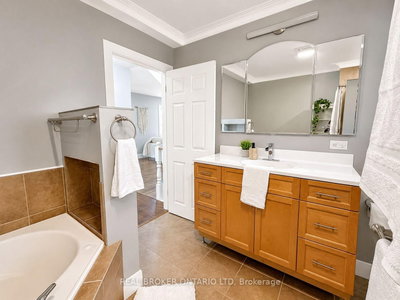 281 Grosvenor Street S • London East, ON photo 9