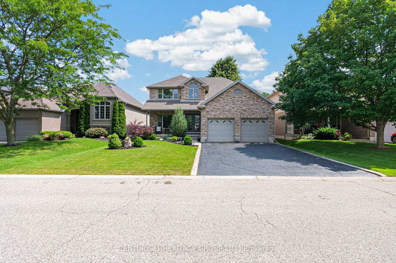 224 Dundas Street W