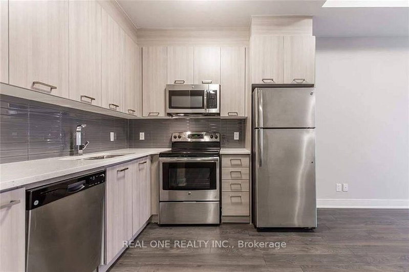512 - 150 Main Street W