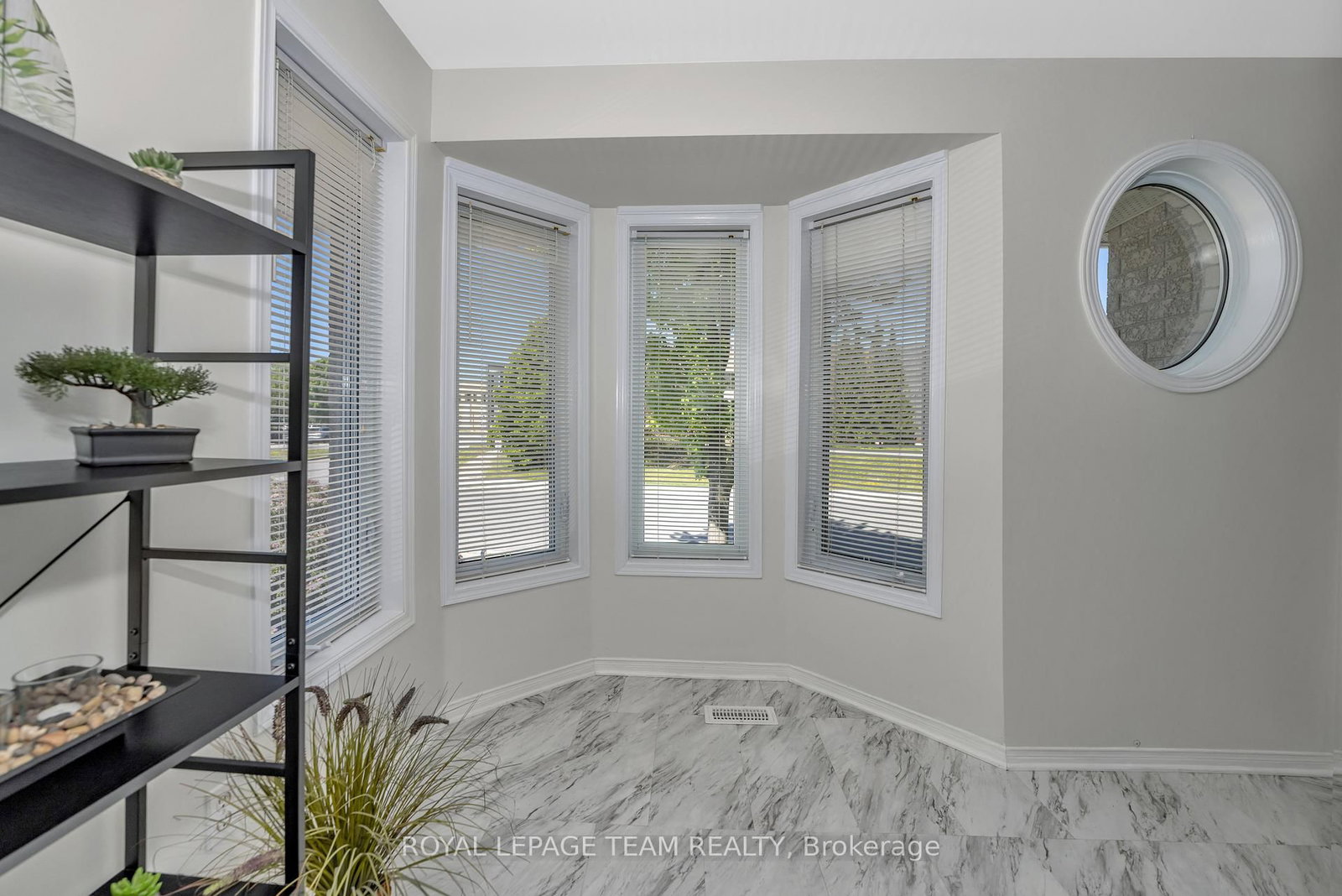 85 Cresthaven Drive • Ottawa, ON photo 10