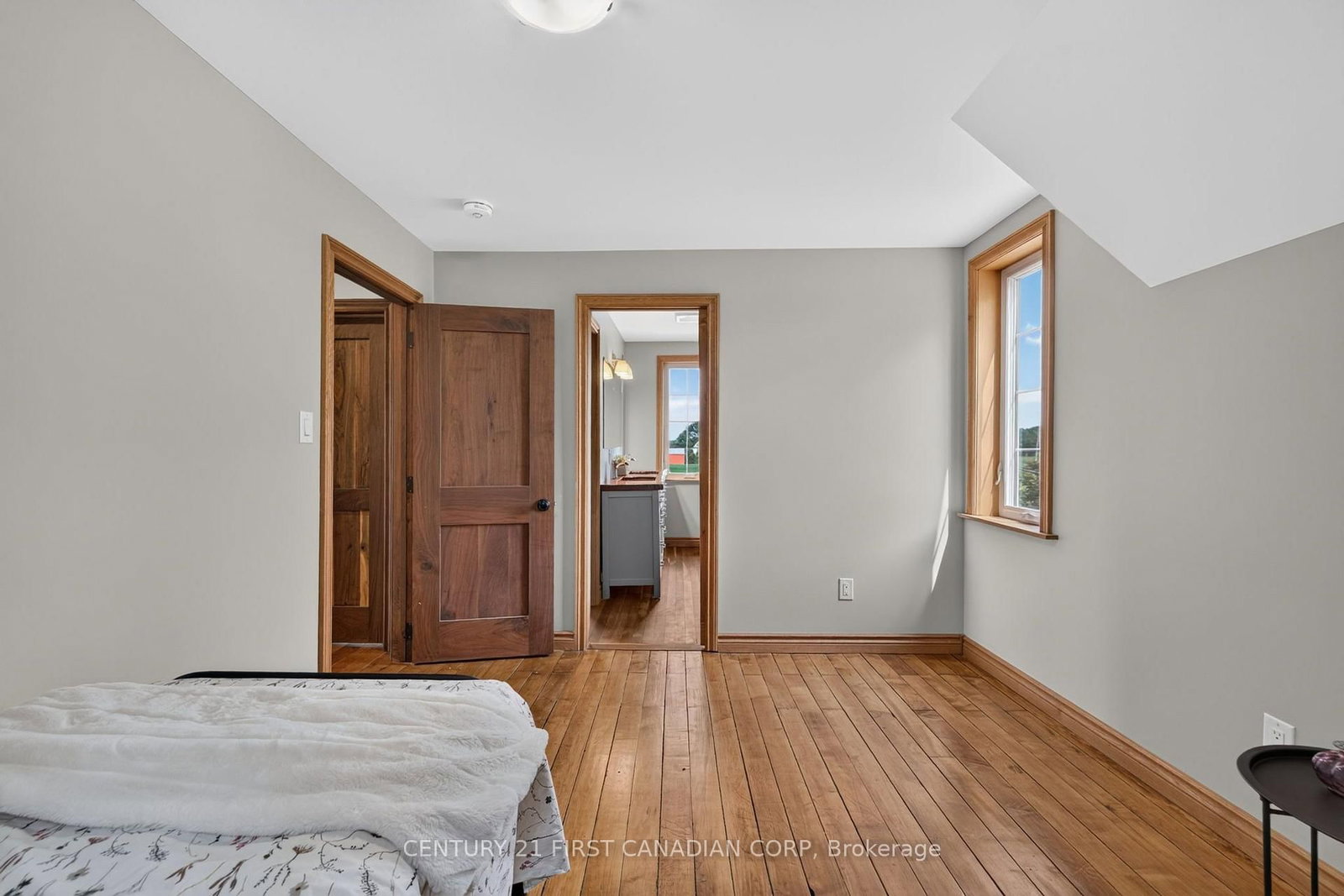 6196 Falconbridge Drive • Southwest Middlesex, ON photo 30