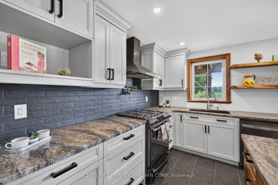 6196 Falconbridge Drive • Southwest Middlesex, ON photo 9