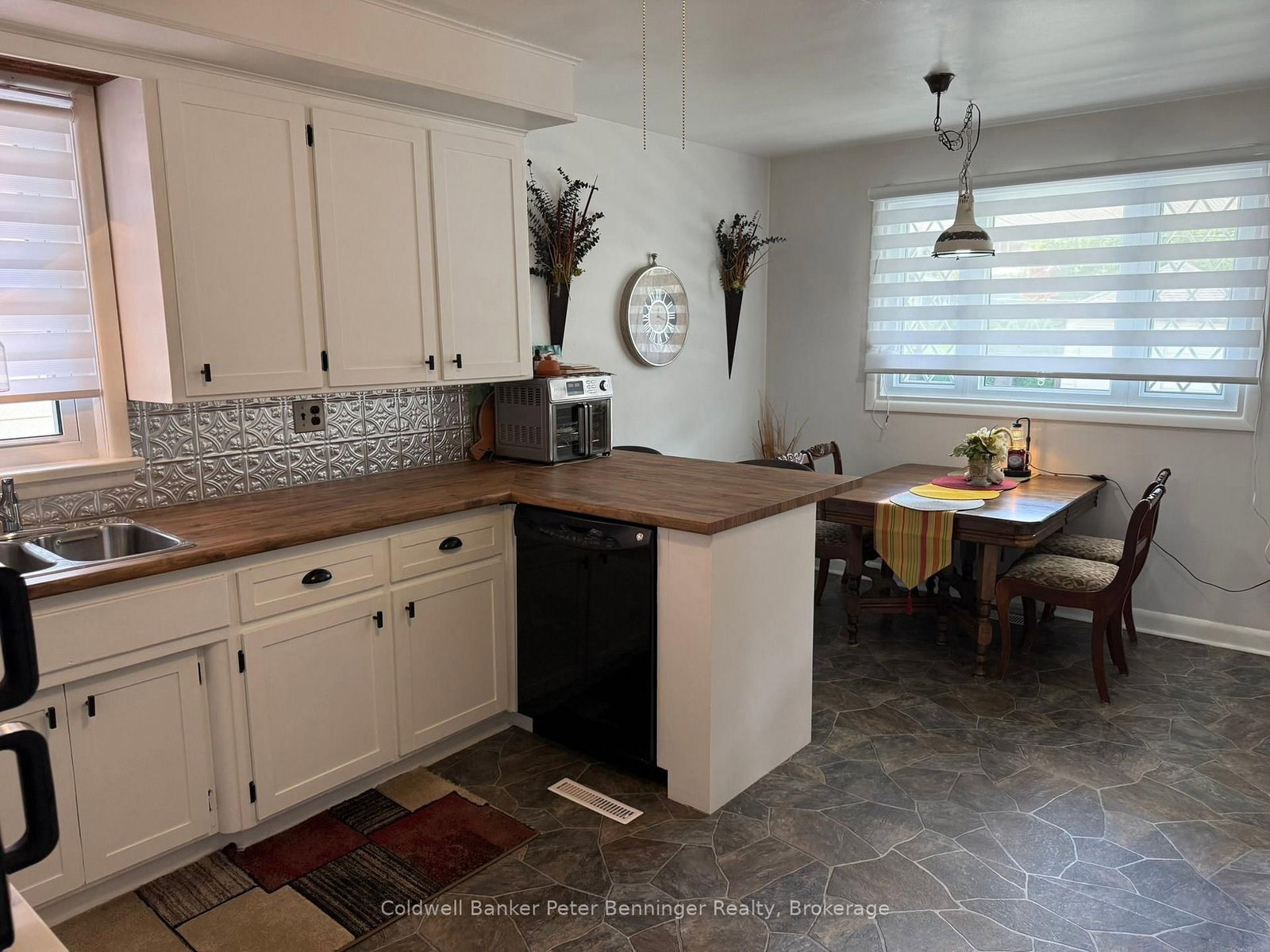 2 Elgin Street • Brockton, ON photo 8
