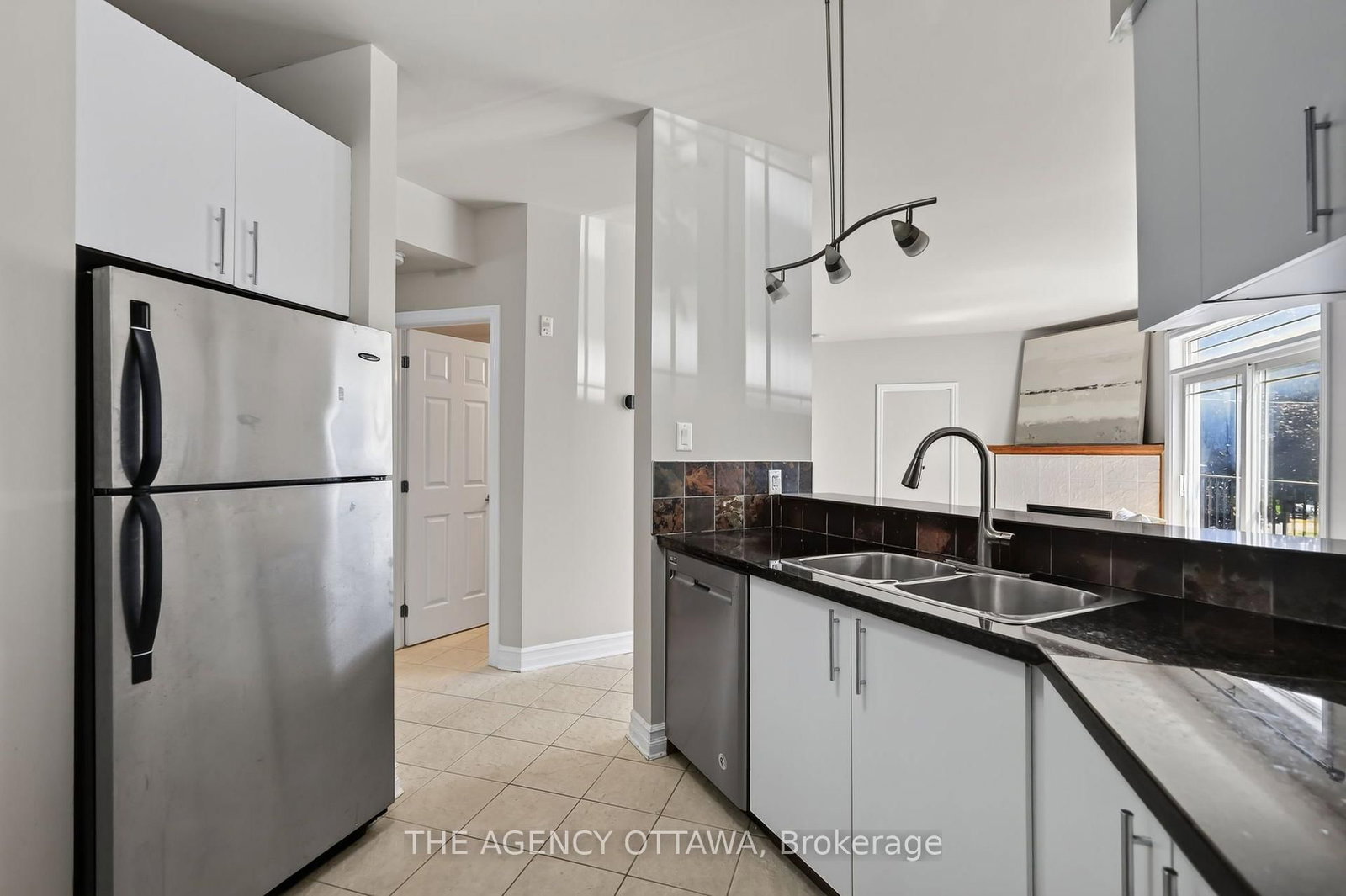 711 Churchill Avenue N, Unit 203 - Photo 17