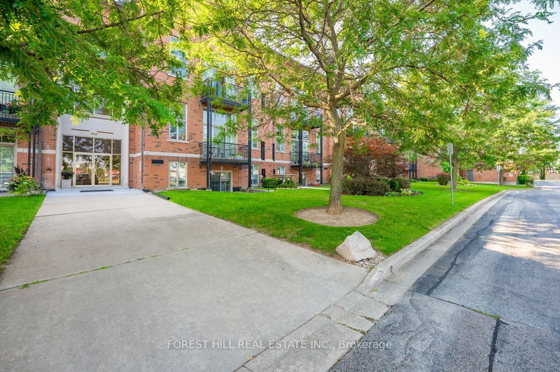 102 - 262 Dundas Street E