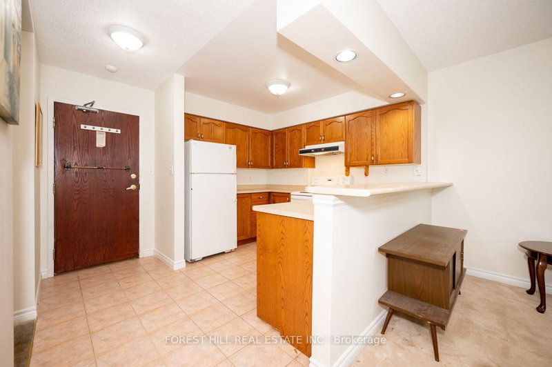102 - 262 Dundas Street E