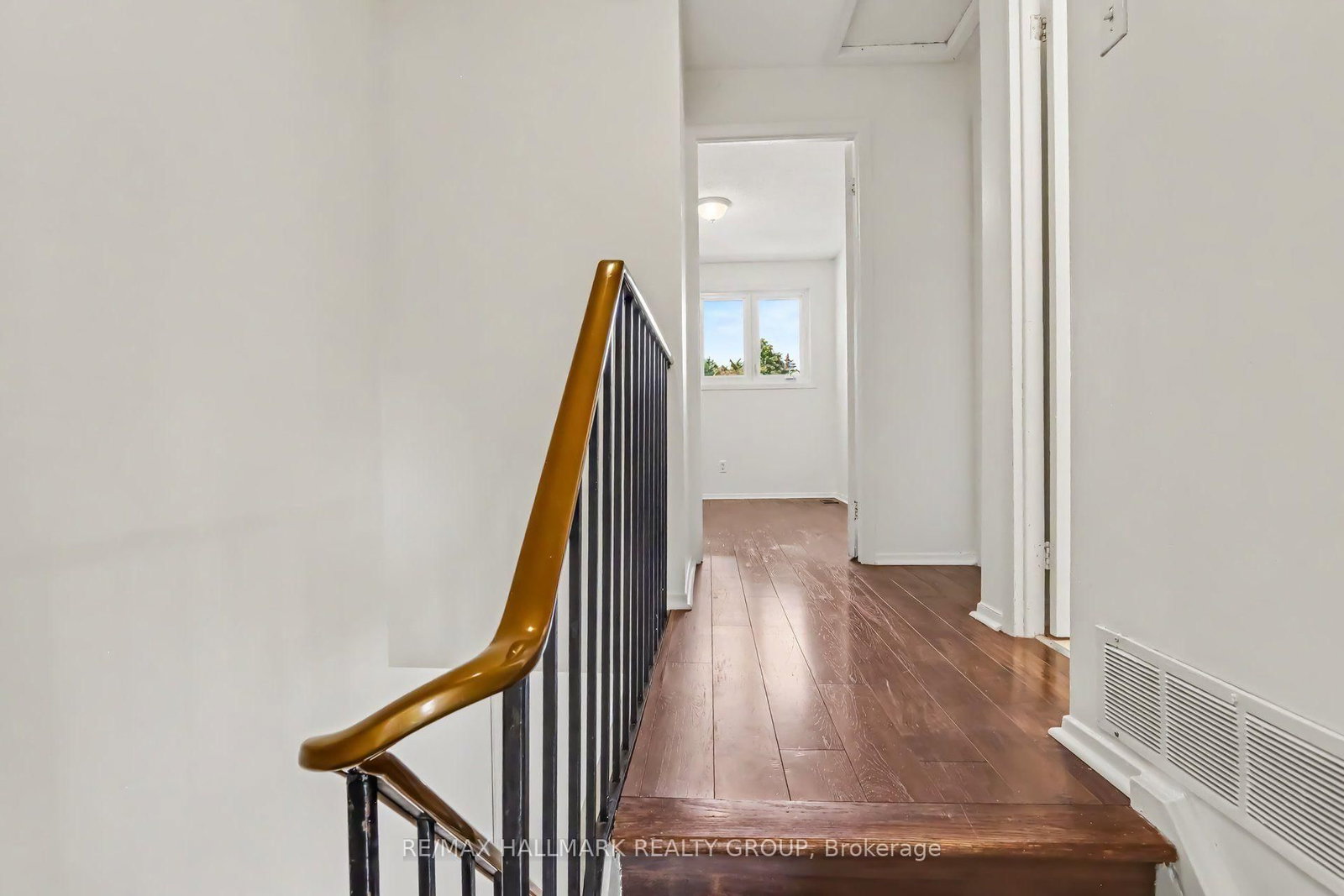 1747A Lamoureux Drive • Ottawa, ON photo 16