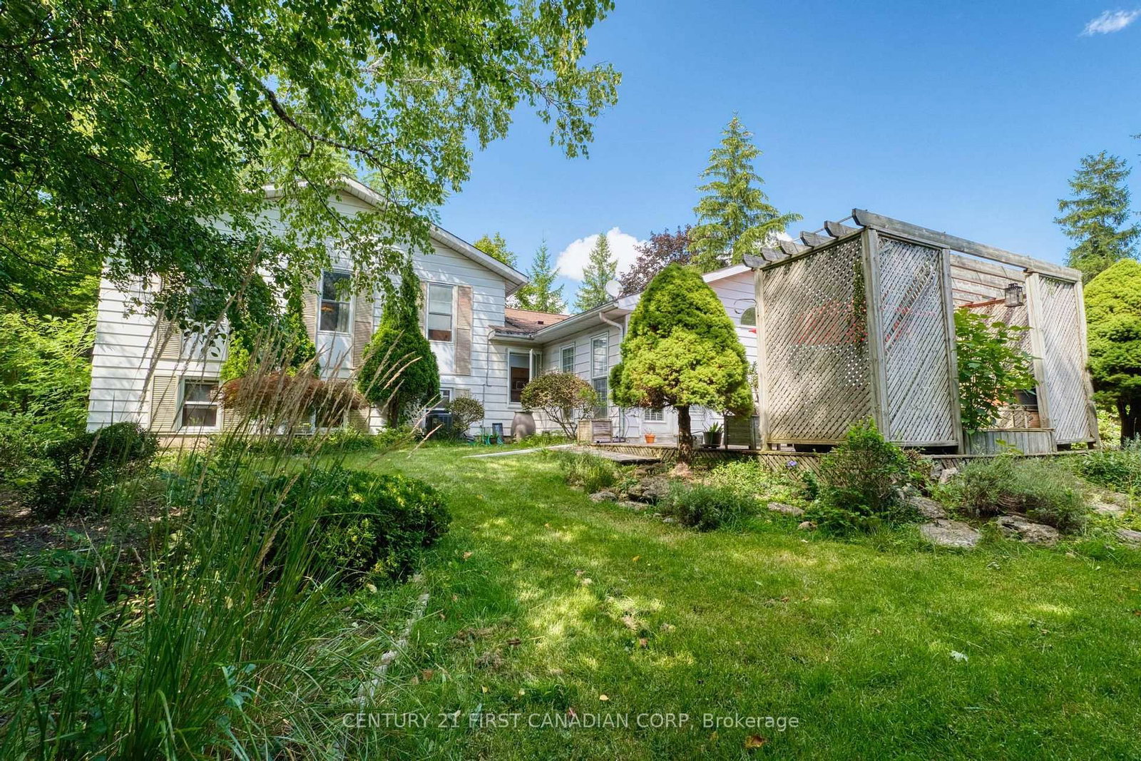 501 COMMISSIONERS Road E • London South, ON photo 80