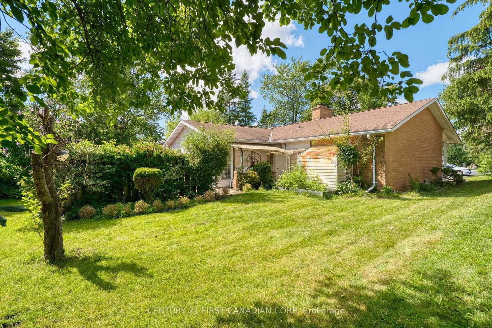 501 COMMISSIONERS Road E • London South, ON photo 84