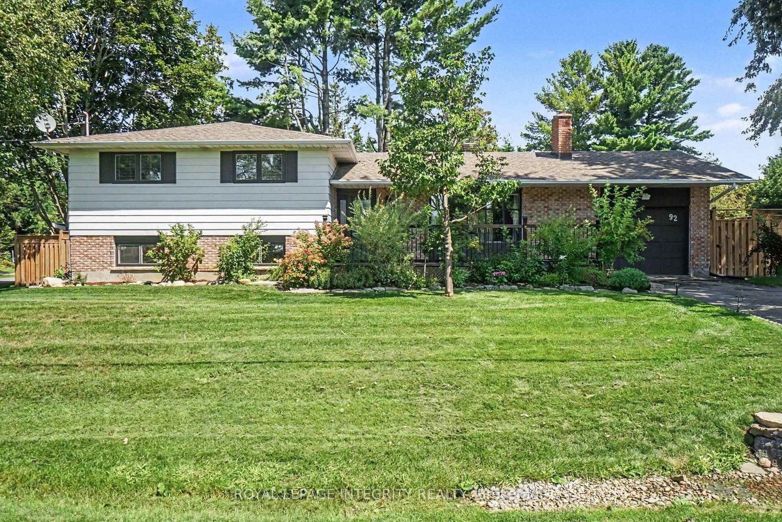 92 Lennox Street S • Richmond, ON photo 1