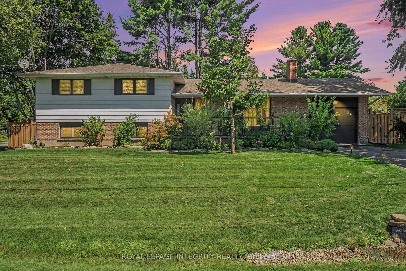 92 Lennox Street S • Richmond, ON photo 2