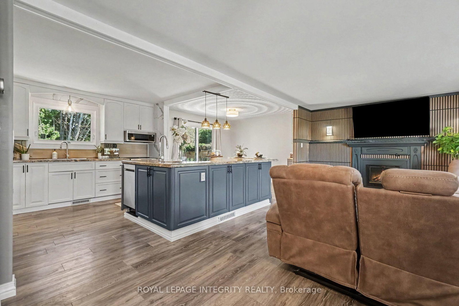 92 Lennox Street S • Richmond, ON photo 7