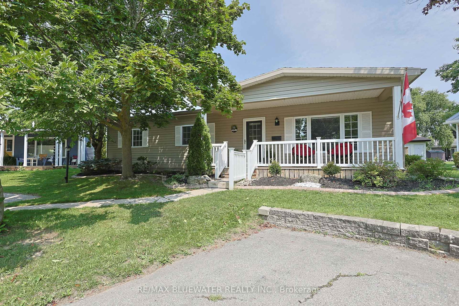 Detached House for sale at 288 Concord Drive, South Huron, Ontario, N0M 1T0 - Stephen - MLS: X13685778