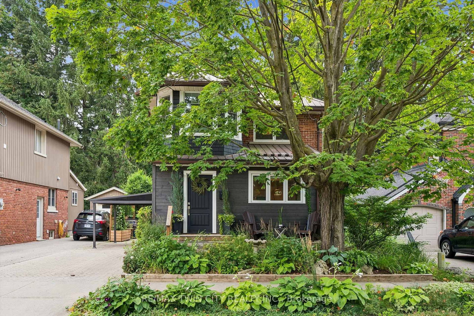 121 Belmont Avenue • Waterloo, ON photo 2