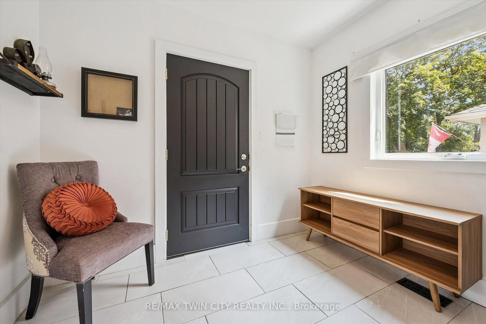 121 Belmont Avenue • Waterloo, ON photo 4
