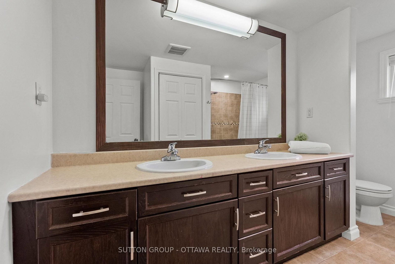 2450 Blackstone Crescent • Ottawa, ON photo 37