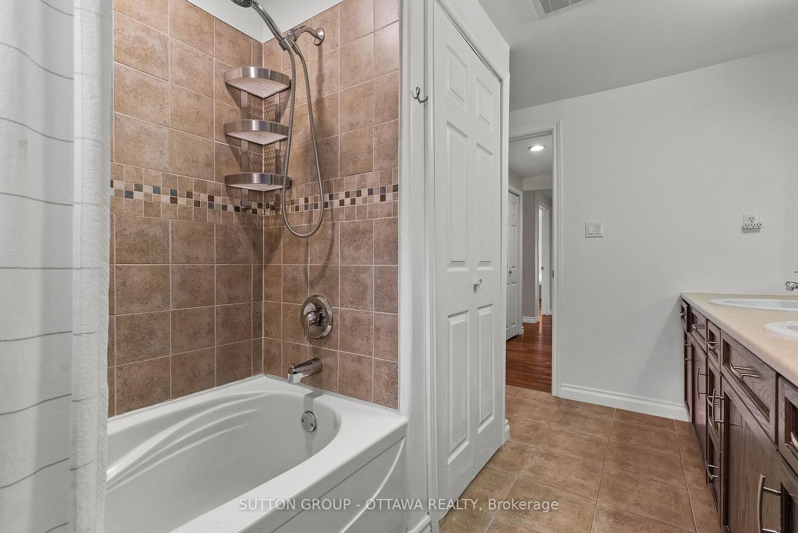 2450 Blackstone Crescent • Ottawa, ON photo 38