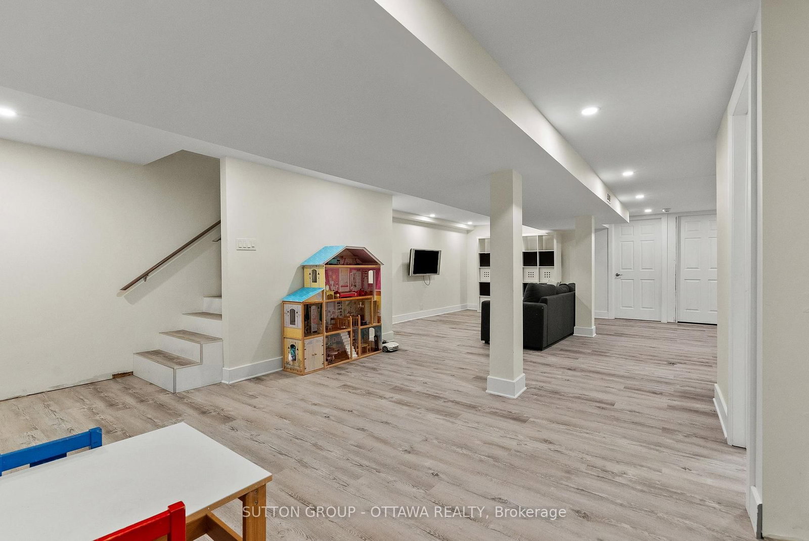 2450 Blackstone Crescent • Ottawa, ON photo 42