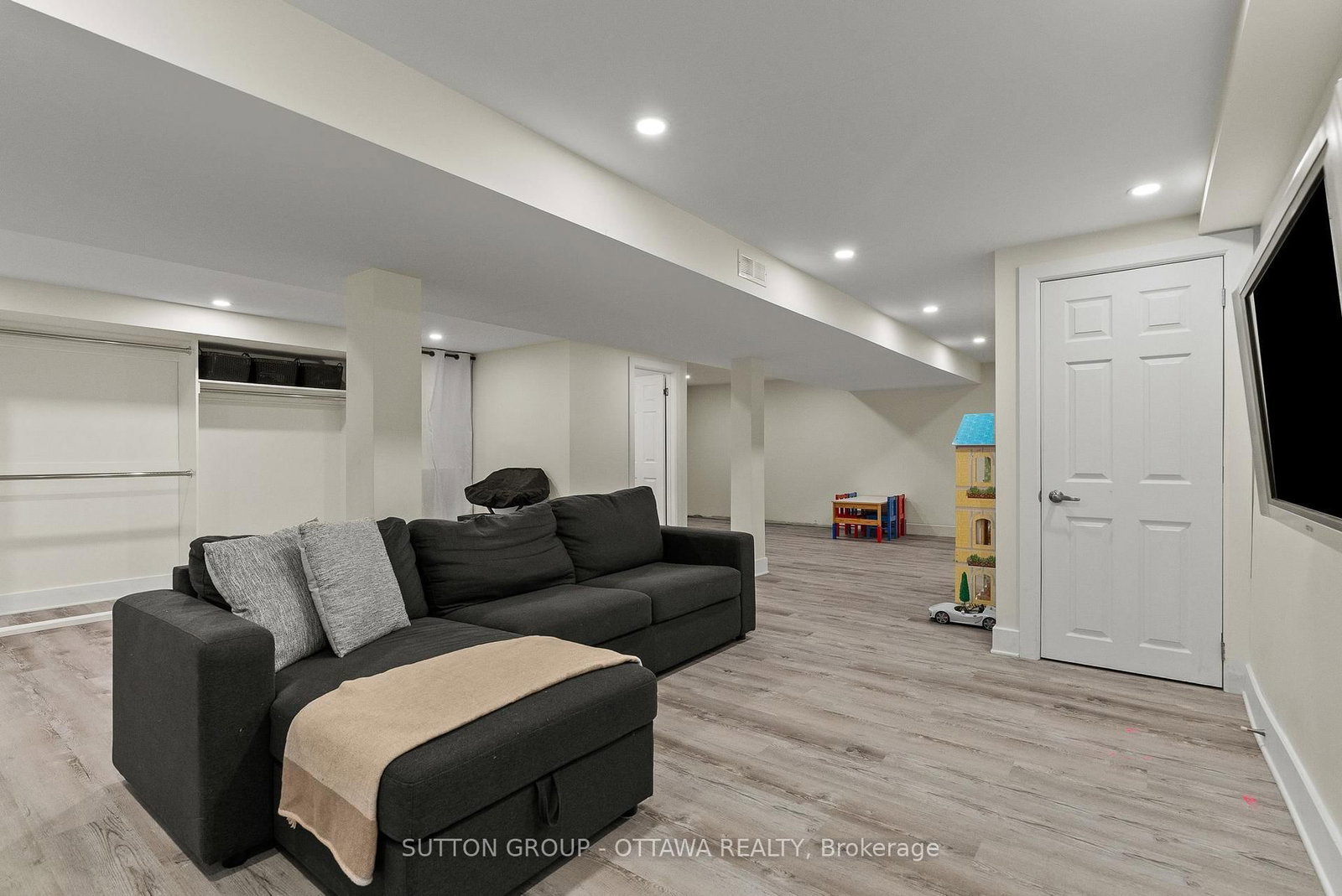 2450 Blackstone Crescent • Ottawa, ON photo 43