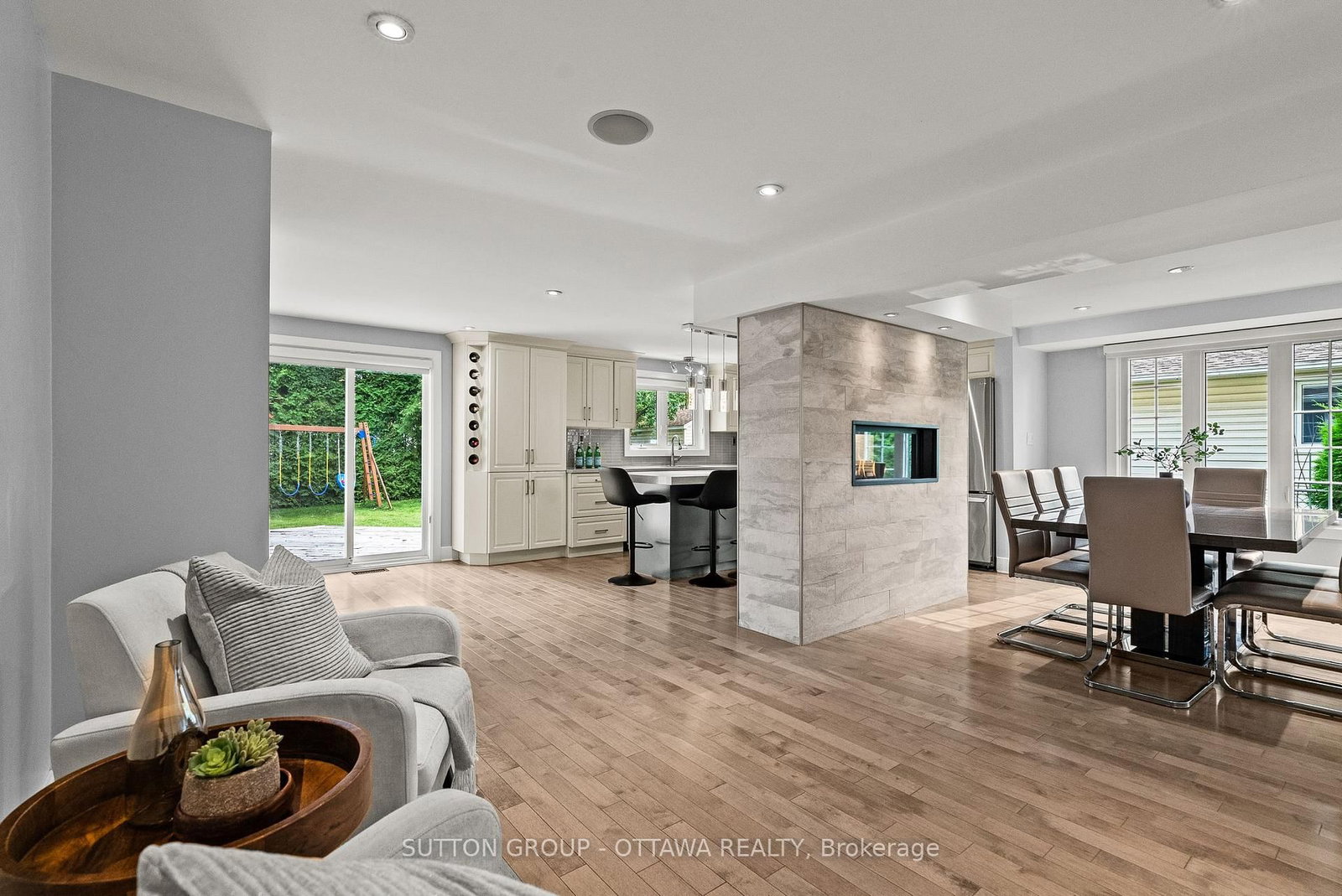 2450 Blackstone Crescent • Ottawa, ON photo 8