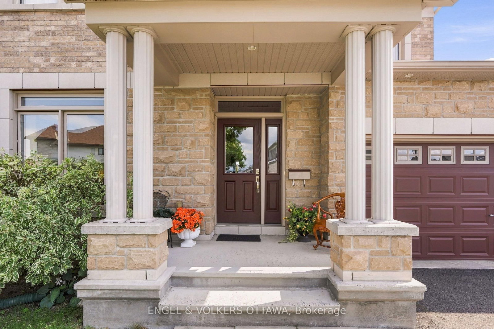 502 Caracole Way • Ottawa, ON photo 2