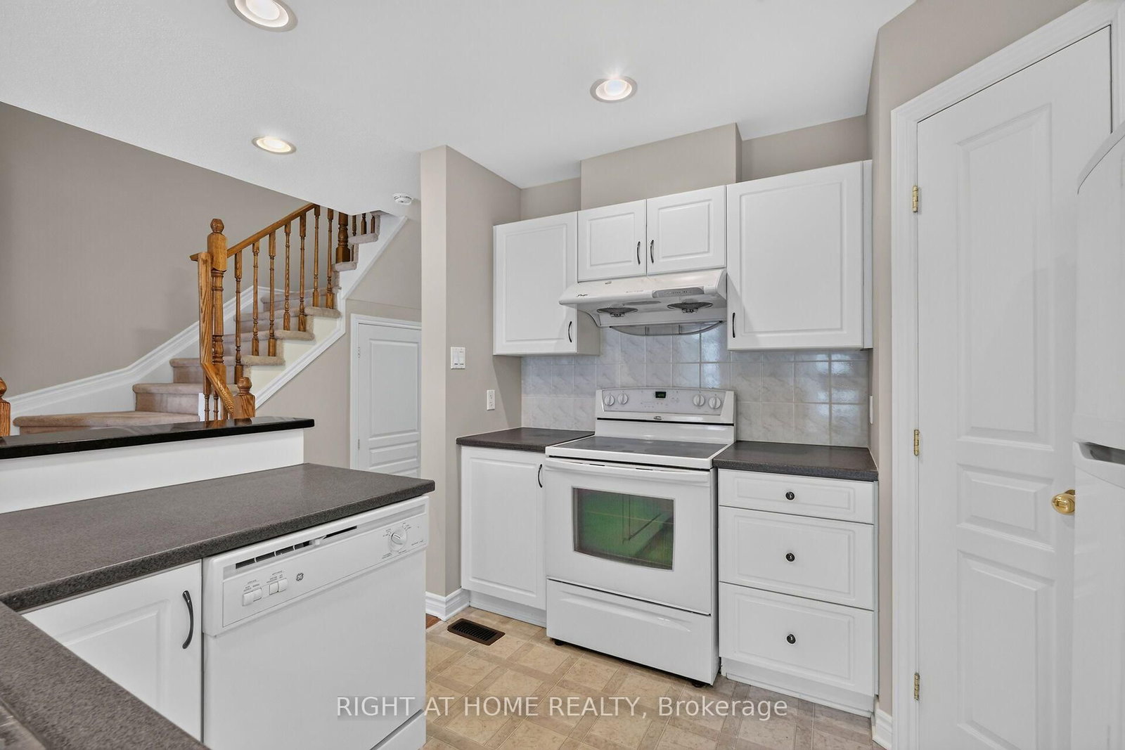 2022 Melette Crescent • Ottawa, ON photo 14