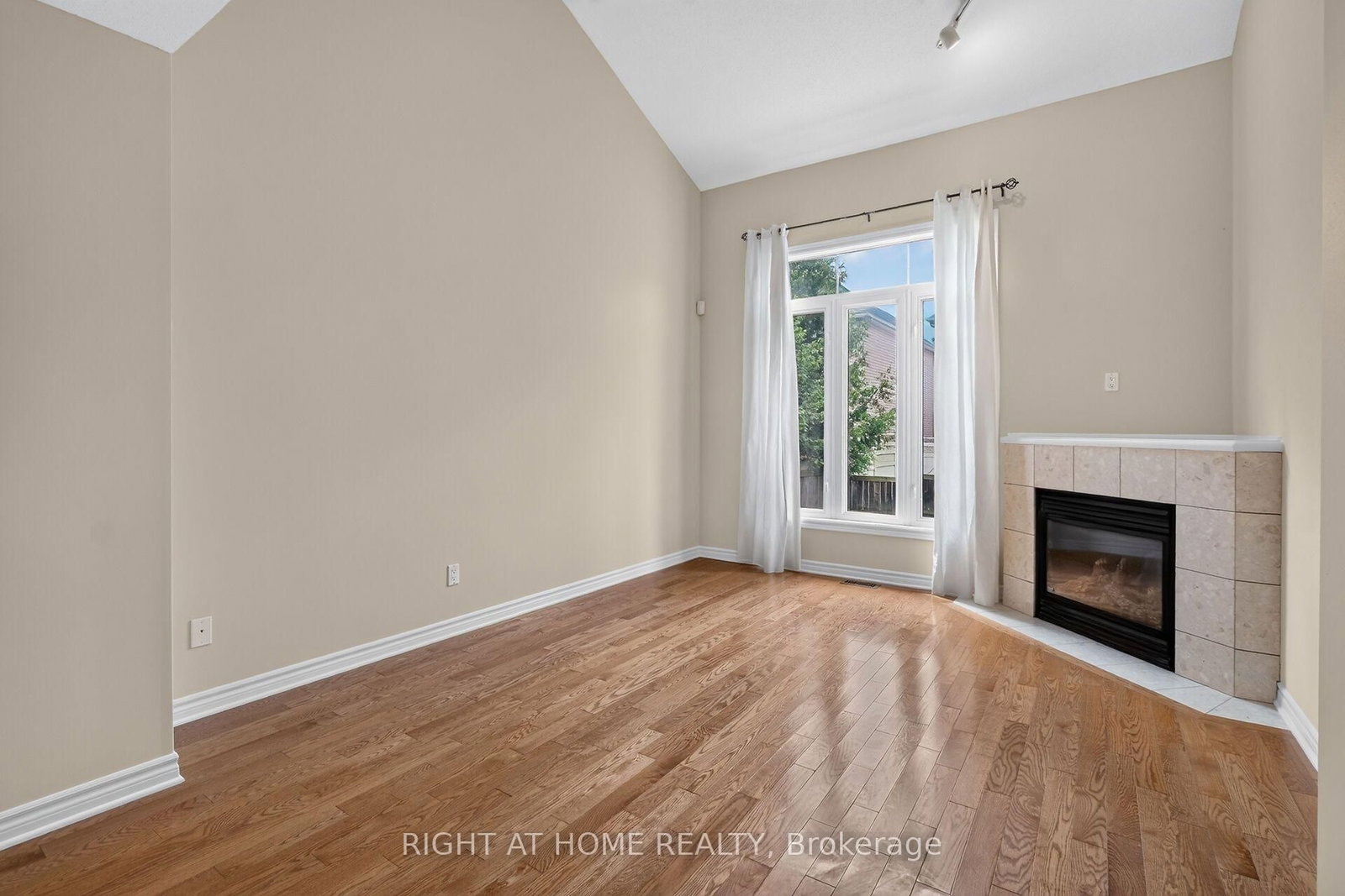 2022 Melette Crescent • Ottawa, ON photo 9