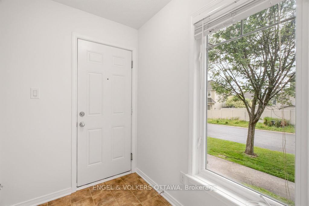 270 Espin Heights • Ottawa, ON photo 5