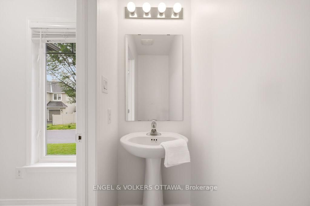270 Espin Heights • Ottawa, ON photo 7