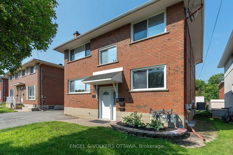 3 - 896 Pinewood Crescent