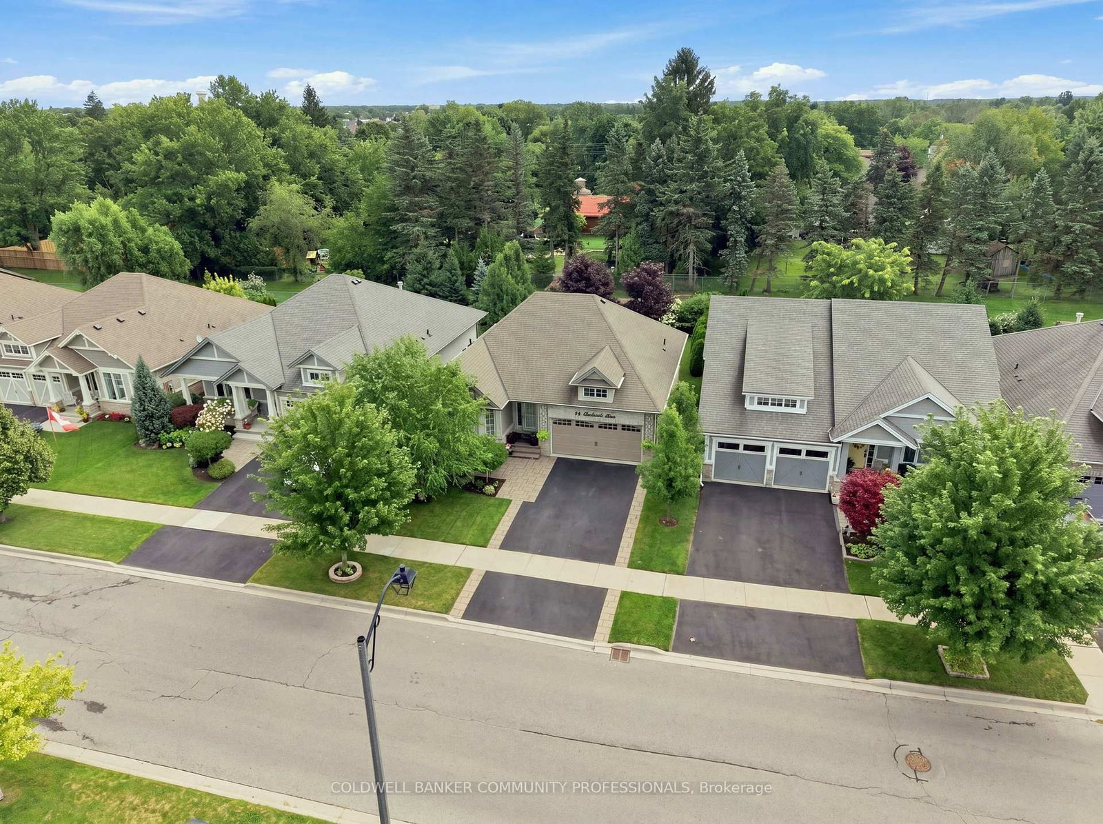 13 Oakdale Boulevard • West Lincoln, ON photo 2