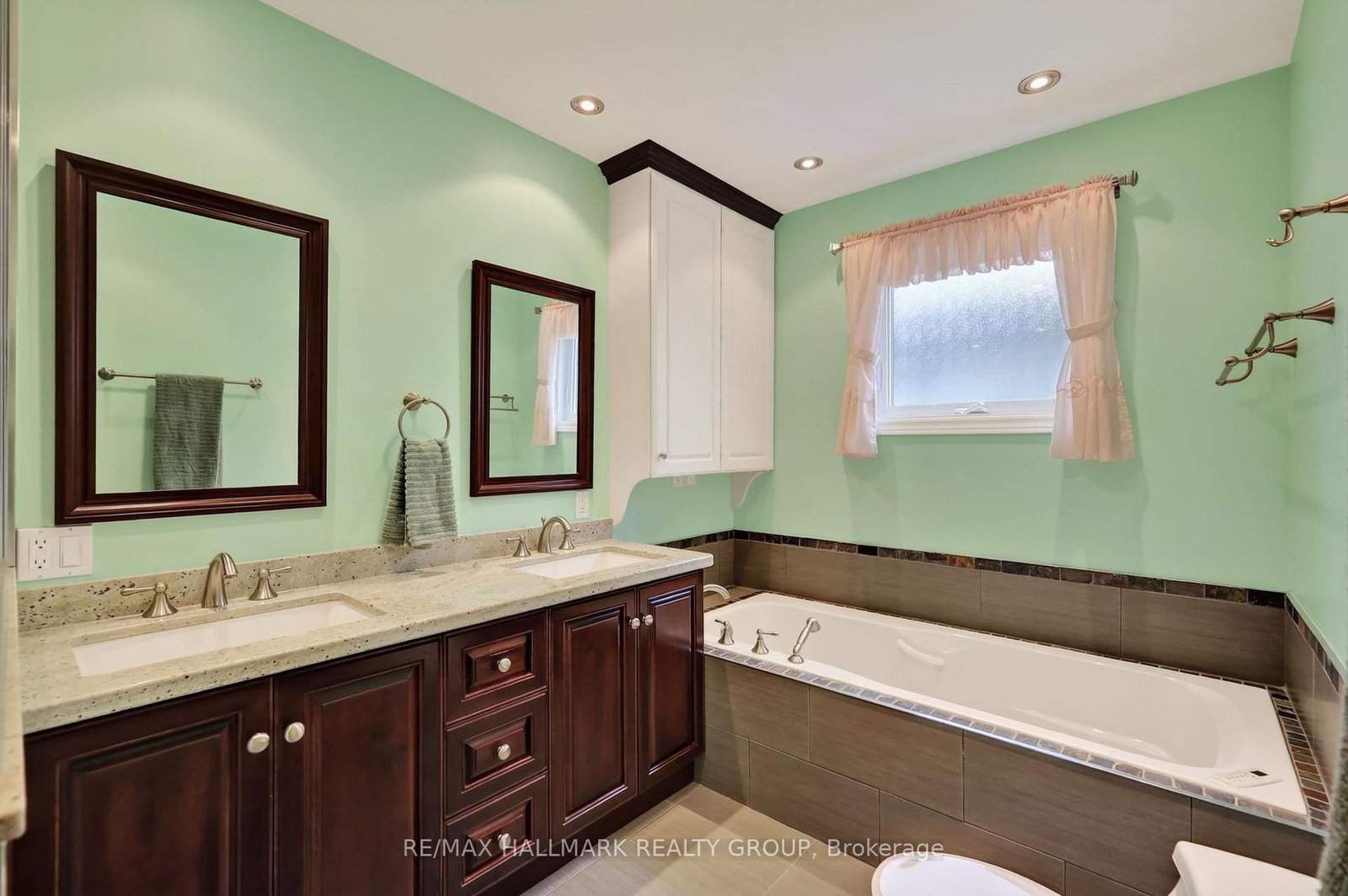 2692 Colman Street • Ottawa, ON photo 21