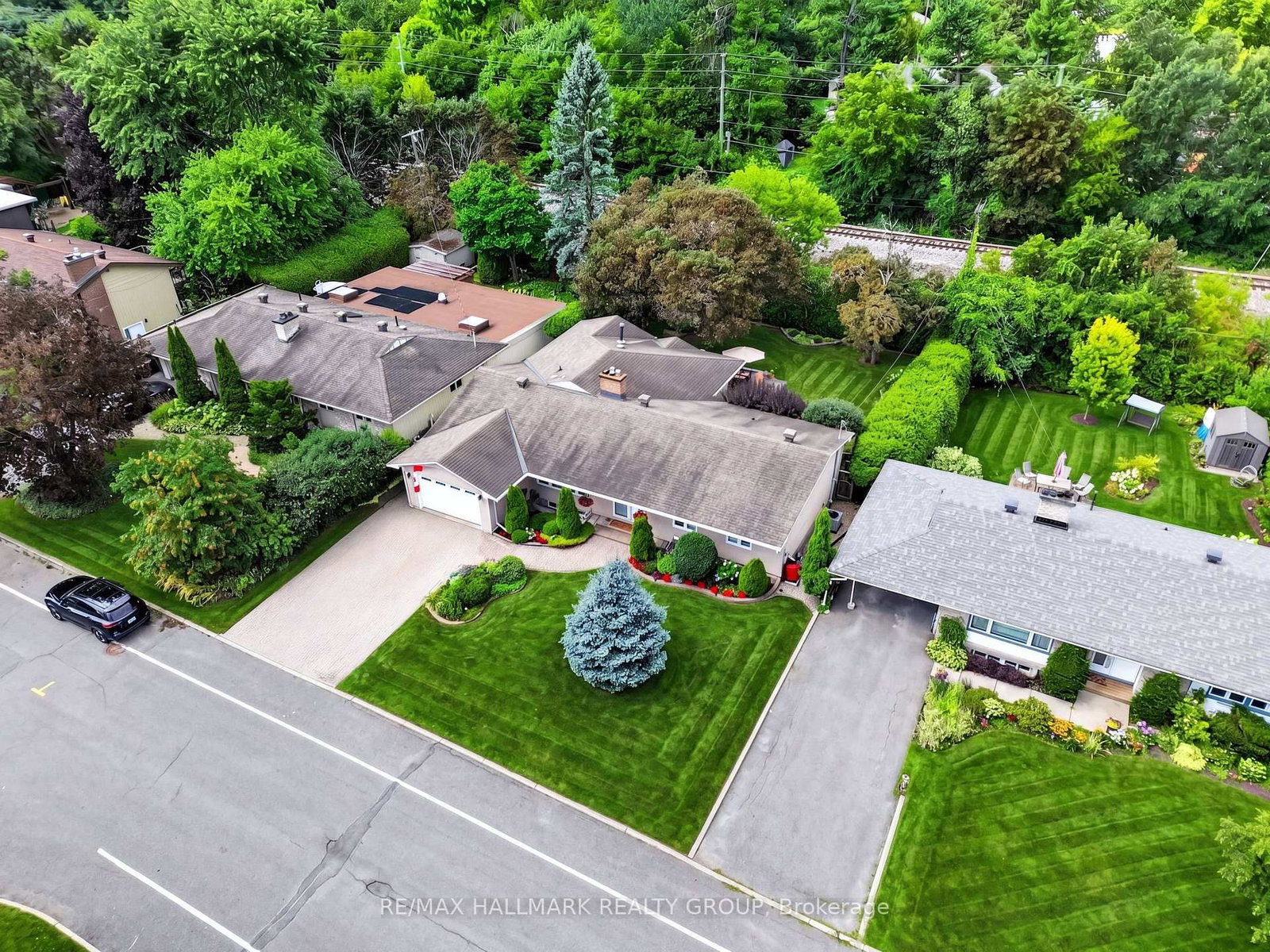 2692 Colman Street • Ottawa, ON photo 45