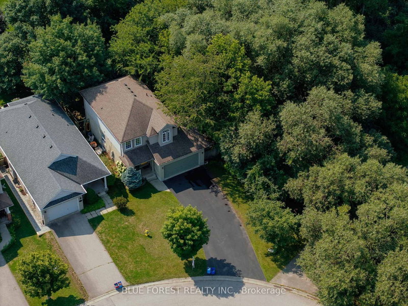 1233 Crosscreek Crescent