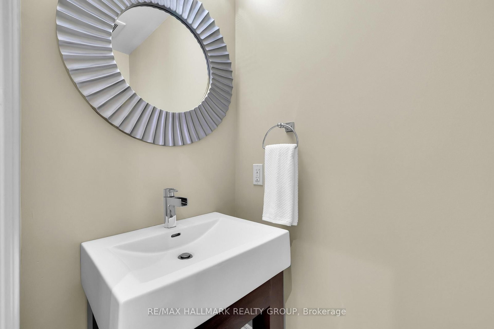 376 Winona Avenue • Ottawa, ON photo 13