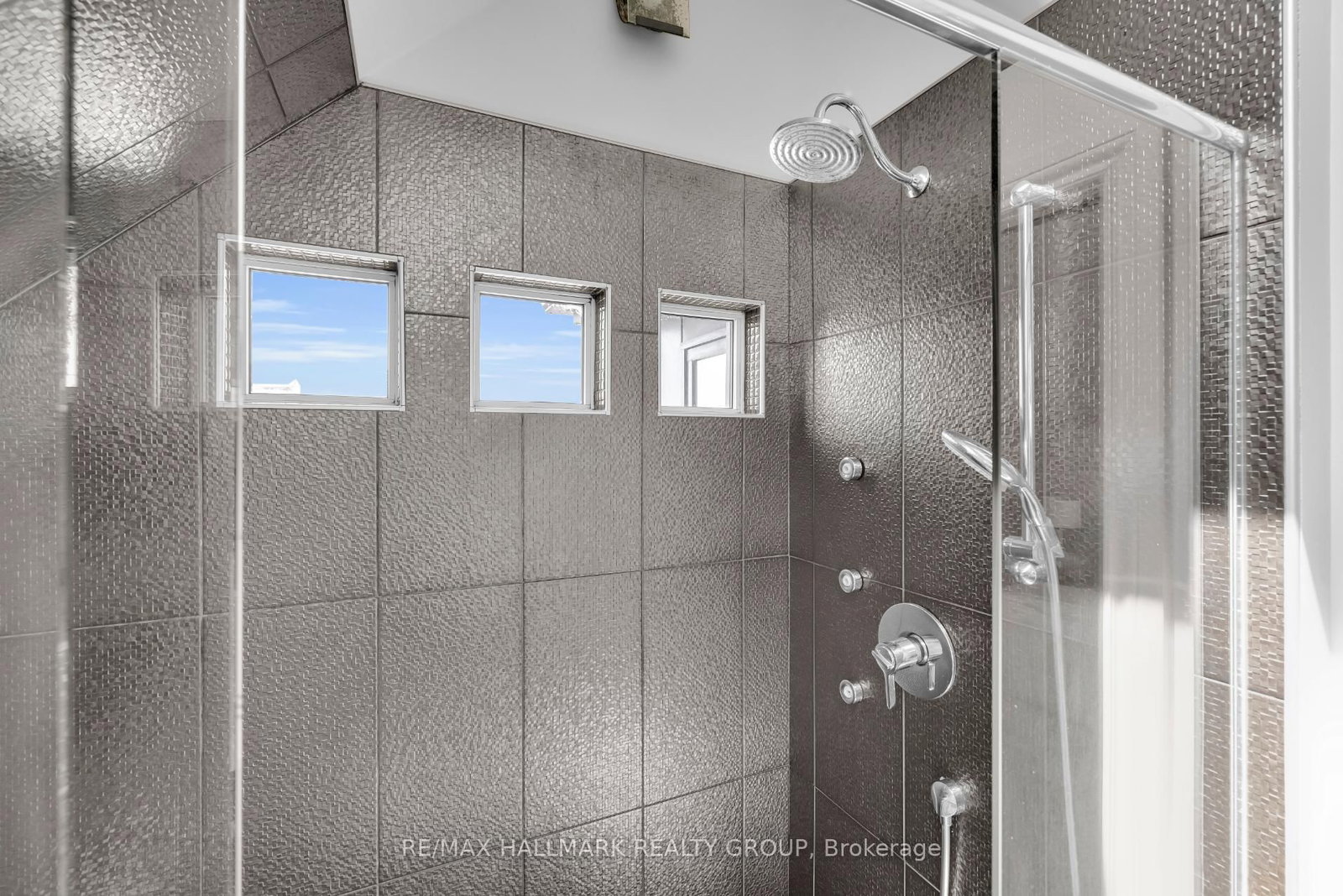 376 Winona Avenue • Ottawa, ON photo 18