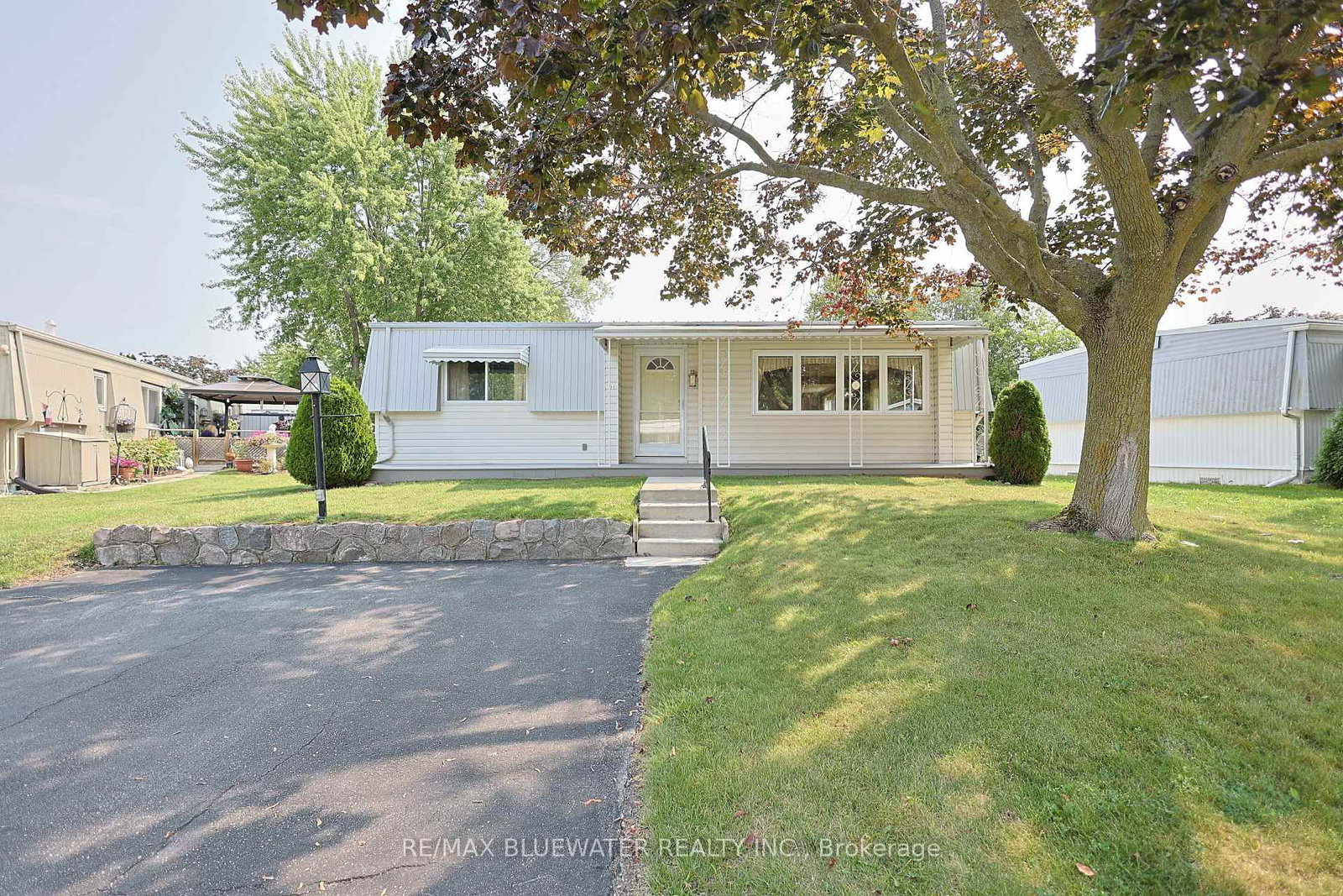 254 Highland Springs • South Huron, ON photo 1