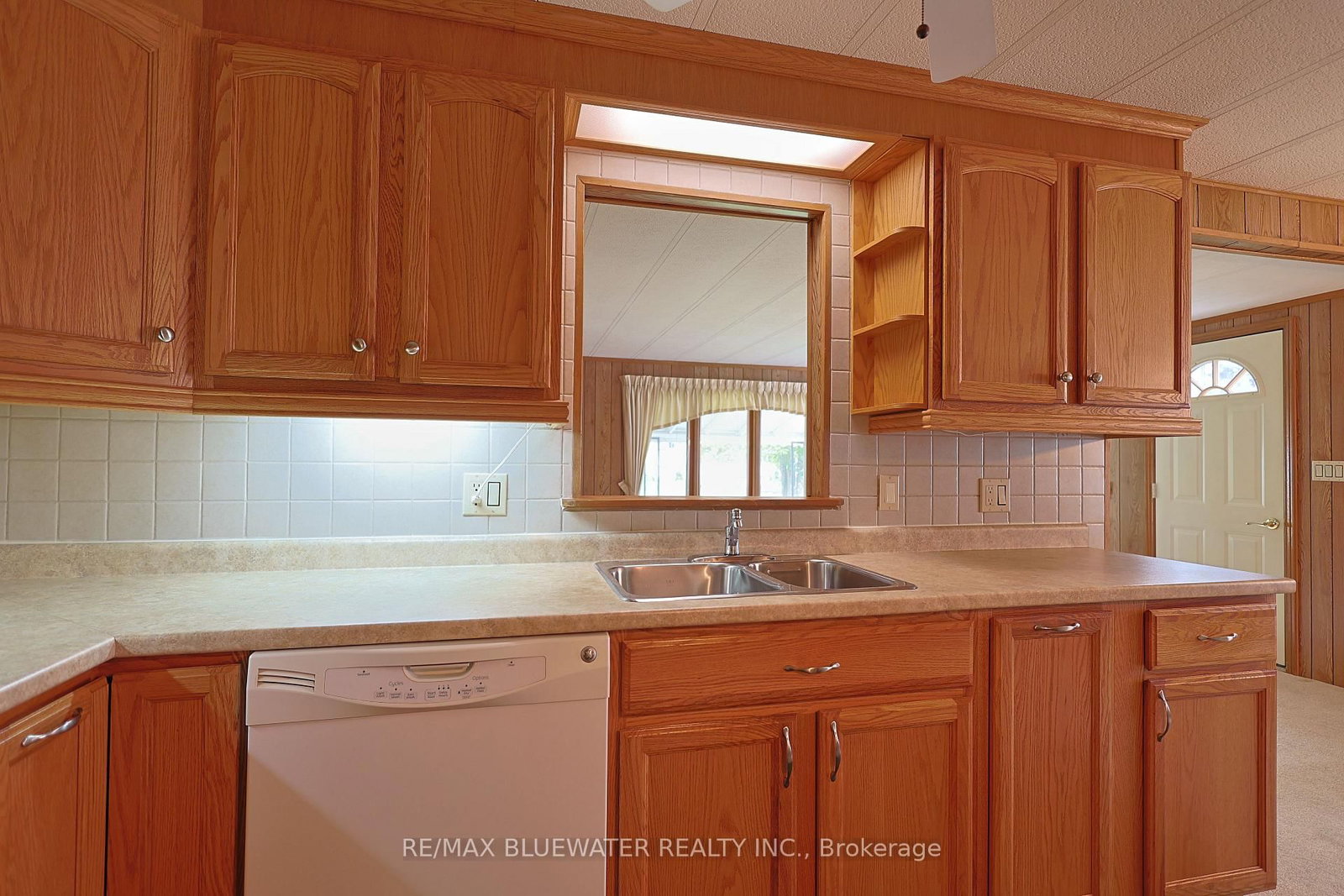 254 Highland Springs • South Huron, ON photo 16