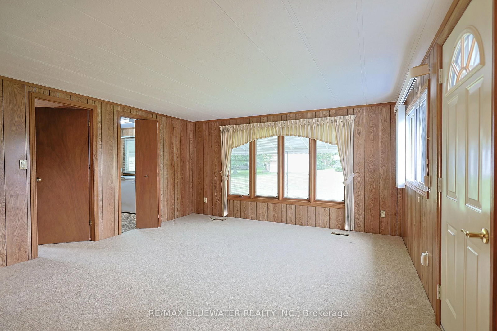 254 Highland Springs • South Huron, ON photo 18